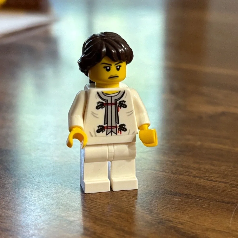 LEGO Ninjago Nya Minifigure White Outfit Dragon Print Braided Hair 2011 Martial